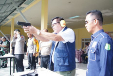 Bupati Musi Banyuasin Ikut Lomba Menembak Kategori Exhibition, Ikut Meriahkan HUT Bhayangkara ke-80