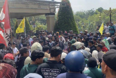 Massa Bakar Ban Hingga Aksi Dorong, Pertanyakan Tapal Batas OKU Timur dengan OKI