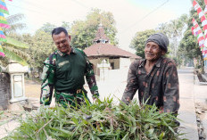 Bikin Hati Adem! Momen Kapten Sofyan Amirudin Sapa Warga Lansia di Tengah TMMD Semarang