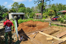 Lanjutkan Pembangunan Fasilitas MCK Titik 2, Satgas TMMD ke-128 Kodim Lahat Gunakan Material Ini