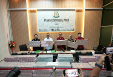 Dugaan Perkara Korupsi Fasilitas Kredit, Kejati Sumsel Hadirkan Tumpukan Uang Rp 110,3 Miliar 