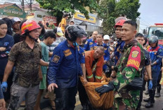 Ini Kesigapan Babinsa Kodim Palembang Evakuasi Kebakaran Bengkel, Dimana?