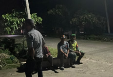 Didampingi Kasi Trantib dan 2 Linmas, 2 Babinsa Koramil 405-08 Jarai Berjaga Bersama-sama 