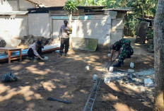 Kompak! Satgas TMMD dan Polri Bahu-Membahu Rangkai Besi Bedah Rumah Warga Cukil