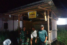 Babinsa 405-10 Pagaralam Sambangi Petugas Ronda Malam Tumbak Ulas Patroli Lingkungan Pemukiman 
