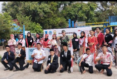 Sssttt! Puluhan Siswa SMPN 2 Lahat Kenakan Pakaian Ala Pejuang, Ada Apa Tuh