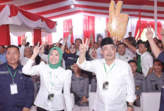 Salam 2 Jari Jadi Simbol Pasangan Bursah Widia, Ini Pesannya