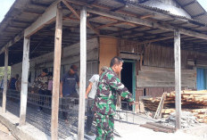 Bukti TNI AD Ada di Masyarakat, Babinsa Banjar Agung Bantu Bangun Rumah Warga di Banjar Dewa