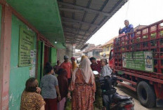 Emak-emak di OKU Timur Protes! Beli Gas 3 Kg Harus Antri Panjang & Bawa KTP