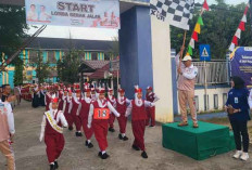 Semangat Pagi! Kadisdikbud Ogan Ilir Lepas Lomba Gerak Jalan dalam Rangka HUT Kemerdekaan RI Ke-79 