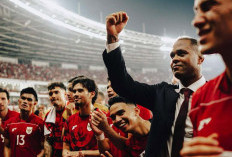 Bukannya Segera ke Indonesia, Patrick Kluivert Malah Asyik Reunian dengan Legenda Barcelona