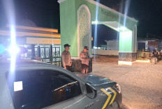 Momen Salat Tarawih Dijaga Polisi, Bikin Khusyuk Jemaah Beribadah di Masjid pada Bulan Ramadhan