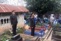 Pejabat Humas Polda Sumsel Ini Pimpin Upacara Pemakaman, Ini Tujuannya