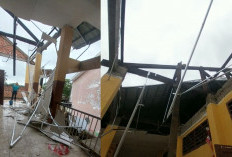 Atap SMPN 39 Gandus Ambruk Diterjang Puting Beliung, Diknas Palembang Gerak Cepat