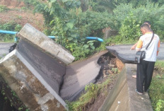 Jembatan Ambruk Gegara Banjir Dibangun Tahun 1990an, Akses Tercepat Menuju 4 Desa dan Kota Lahat