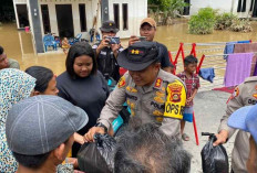 Cek Kondisi Banjir di Desa Karang Dapo, Kapolres Muratara Berikan bantuan