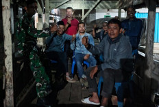 Anggota Babinsa Koramil 405-13 Dempo Selatan Kumpul dengan Warga, Dalam Rangka Apa Ya