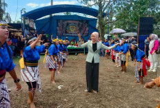 Datang ke Saribungamas, Cawabup Lahat Widia Ningsih Ikut Tarian Kuda Kepang, Ini Pesannya