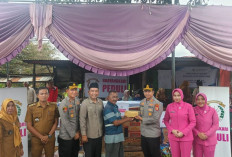 Polres Ogan Ilir Salurkan Ratusan Kilogram Bantuan untuk Korban Kebakaran Pemulutan