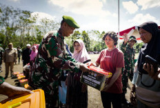 LUAR BIASA! Bupati Lahat, Kasdam ll/Sriwijaya dan Dansatgas TMMD 128 Salurkan Sembako Warga Lubuk Tampang