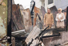 Tinjau Langsung Lokasi Kebakaran Pj Gubernur Sumsel Agus Fatoni Berikan Bantuan