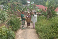 Satgas TMMD Ke-122 Kodim Lahat Sapa Warga Henda ke Kebun, Ini Katanya