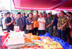 Pj Gubernur Agus Fatoni Tinjau Lokasi Banjir di Muara Enim, Salurkan Bantuan untuk Warga Terdampak