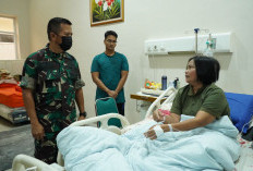 Motivasi Prajurit dan Keluarga, Pangdam II/Swj Jenguk ke Rumah Sakit