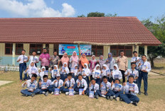 Bantuan Buku Tulis Bupati dan Wabup Lahat Diserahkan Kepada 25 Siswa SMPN 9, Ini Buktinya