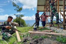 Satgas Yonif 200 Bhakti Negara Bantu Warga Kampung Lani Matuan Dalam Pembangunan Rumah