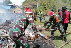 Satgas Yonif 200/BN Bakar Batu Bersama Menyambut Natal