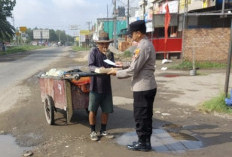 Menyentuh! Ini Cara Polisi di Ogan Ilir Melakukan Pendekatan dengan Warga