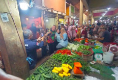 Blusukan ke Pasar Tradisional Lahat, Pedagang dan Pengunjung Dibuat Kaget dengan Kedatangan 2 Sosok Ini