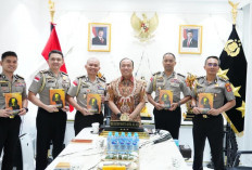 Garda Terdepan di Mancanegara, Wakapolri Bekali Calon Atase Kepolisian Lewat Buku Ini
