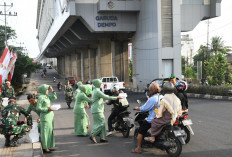 Korem Gapo Bagikan Nasi Kotak di Momen HUT Kemerdekaan RI