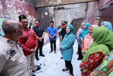 Dewi Sastrani Tinjau Korban Kebakaran Sematang Borang, Janji Bantu Dokumen dan Program Sosial