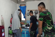Keseruan Satgas TMMD 128 dan Emak-emak Masak Bareng di Dapur, Intip Yuk