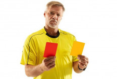Begini Aturan Baru Penggunaan Kartu Biru Dalam Sepak Bola Selain Kuning dan Merah 
