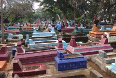 Tradisi Berziarah Kubur Jelang Ramadan,  Kompleks Pemakaman Ramai Dikunjungi‬‬