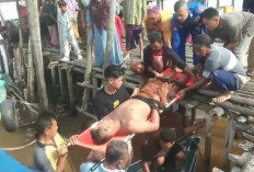 Gerak Cepat Personel Ditpolairud Polda Sumsel Evakuasi Warga Upang Terkena Serangan Strok