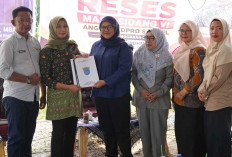 Serap Aspirasi Warga, Mely Poyenda Terima Usulan Pembangunan Jalan dan Infrastruktur Desa