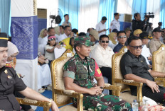 Dandim 0405 Lahat Hadiri Apel Ikrar Bersama dan Peresmian Tata Kelola Sumur Minyak Rakyat di Desa Banjarsari 