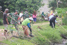 Bersihkan Aliran Kanal untuk Lingkungan Lebih Sehat, Ada Danramil Rawajitu Ikut Terjun, Ini Sosoknya