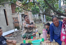 Beginilah Keakraban Staf Ter Kodim Lahat Bersama Emak-emak Lokasi Pelaksanaan TMMD ke-128