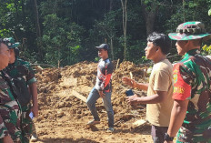 Dansatgas TMMD Berbincang Dengan Anggota Satgas di Lokasi Pembukaan Akses Jalan, Apa Pembahasannya
