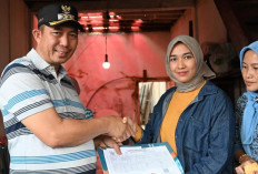 Wako Berikan Dokumen Kependudukan kepada Korban Kebakaran di Pagaralam