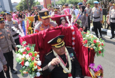 Wah! Ada Tradisi Wisuda Purna Bhakti Personel Polda Sumsel, Seperti Apa?