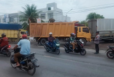 Kendaraan Mengular Antri BBM Solar di Ogan Ilir, Polisi Gercap Lakukan Ini