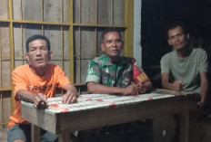 Babinsa 405-07 Pulau Pinang Didampingi Warga Bertugas Ronda Malam Beri Keamanan dan Kenyamanan 