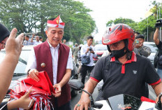 3.000 Bendera Merah Putih Dibagikan RDPS kepada Warga dan Pengendara Palembang